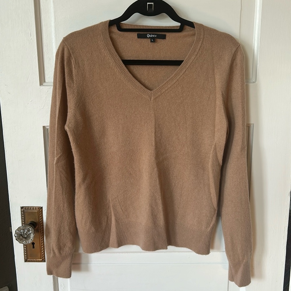 Quince - Mongolian Cashmere V-neck Sweater - Camel